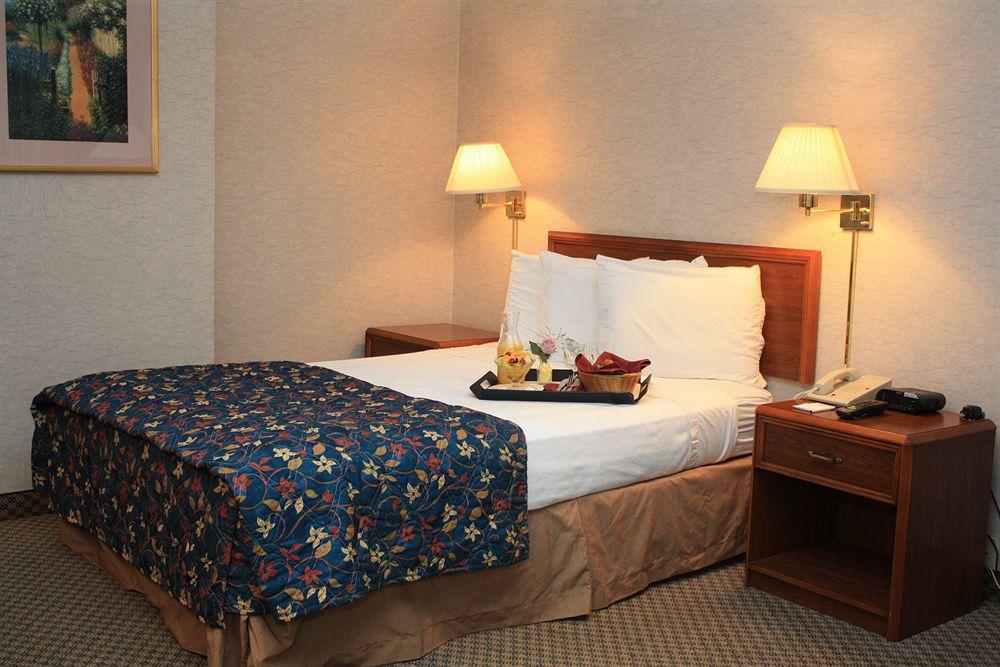 Fern Valley Hotel And Conference Center Louisville Habitación foto